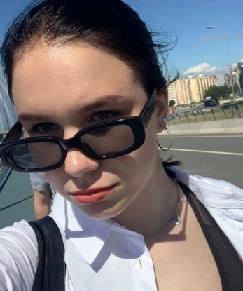 Евгения, 18